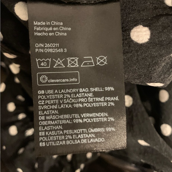 Black with white polka dot ruffled crop top from H&M! Size XS - Picture 6 of 6